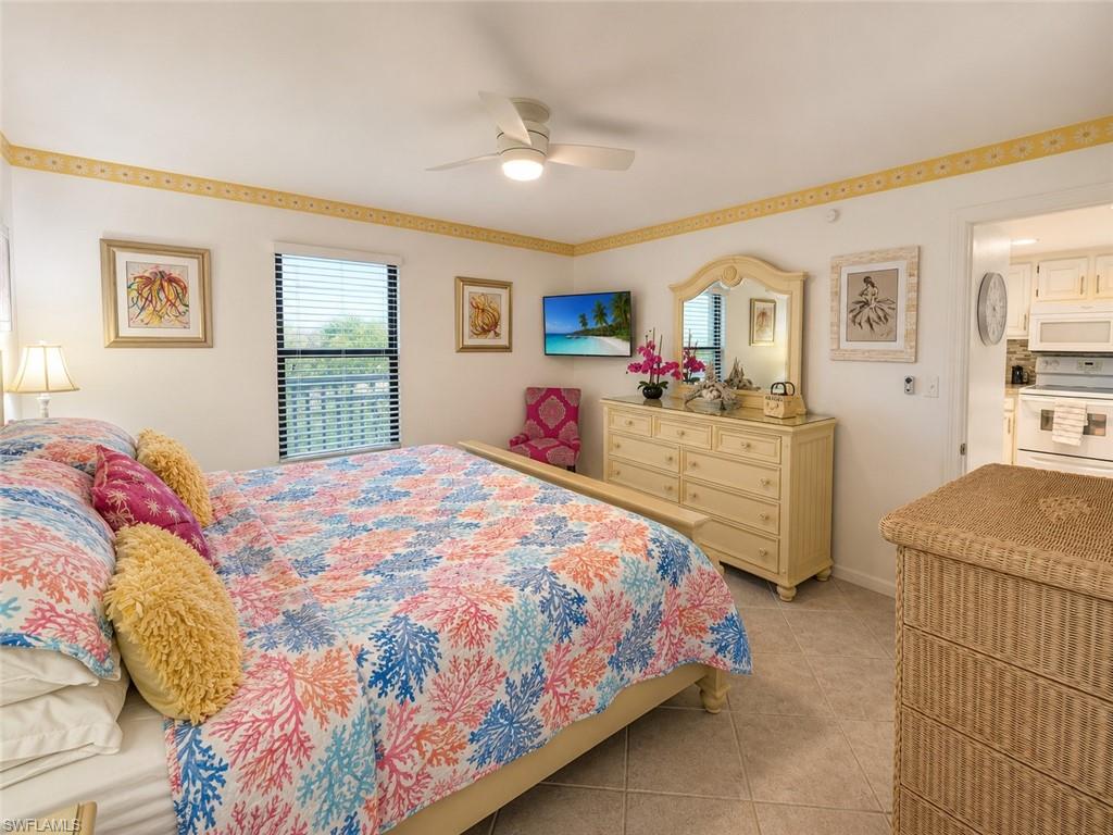 Interior room featuring neutral wall paint with decorative trim