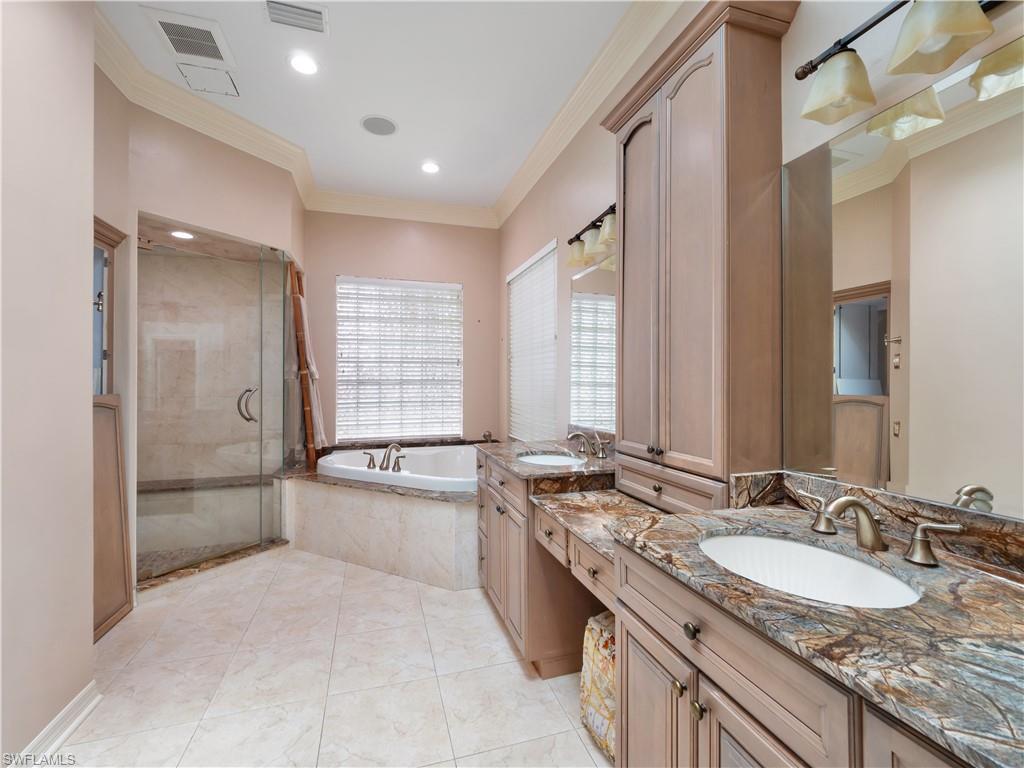 Guest bathroom offering a spacious footprint and excellent layout, providing the perfect canvas for modern finishes and personalized design updates.