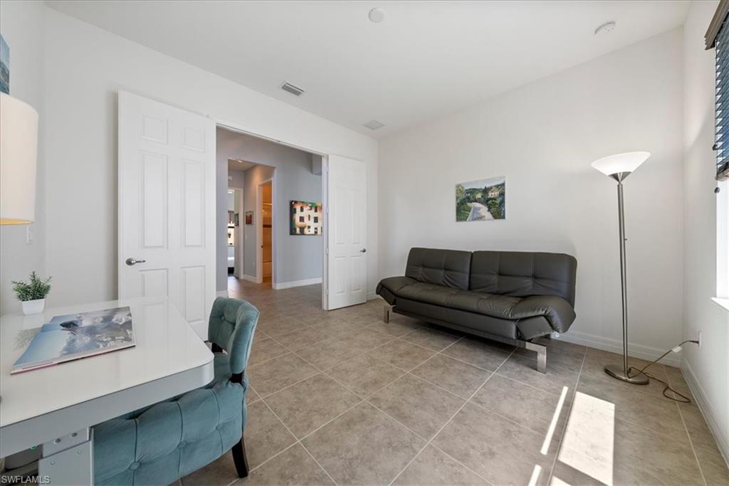 3264 Pacific DR photo 7
