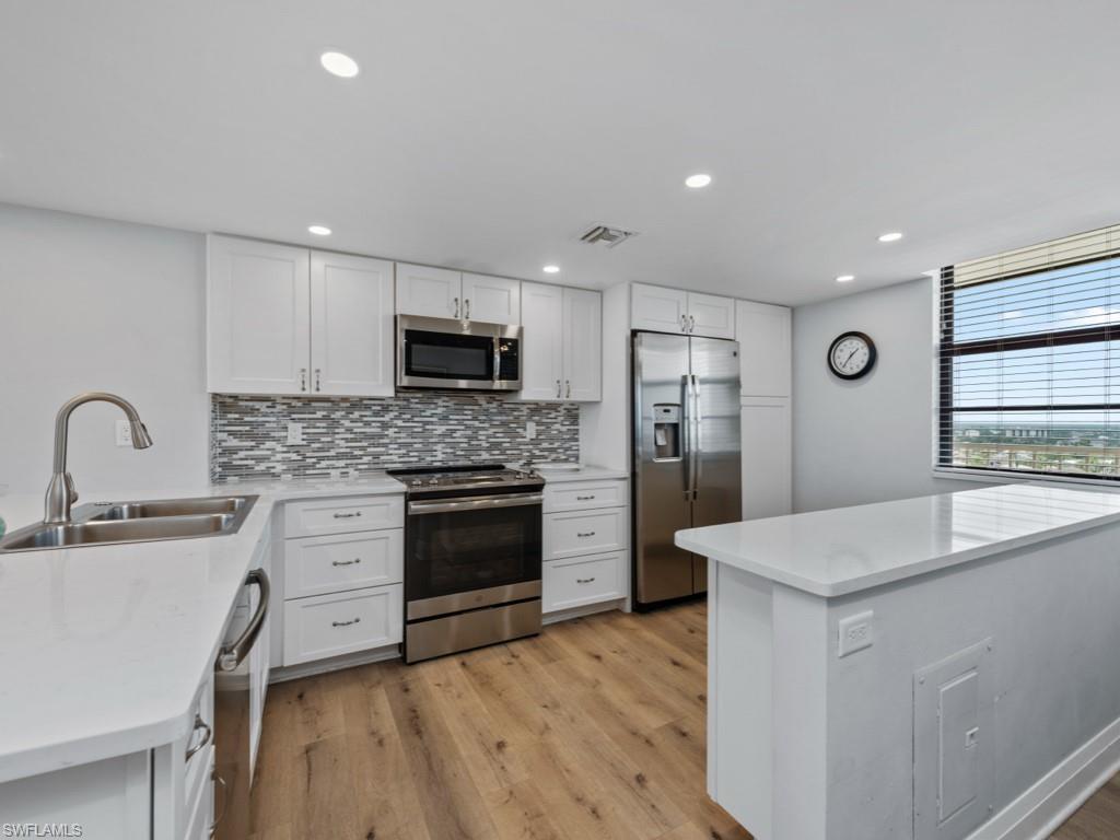 440 Seaview CT 1502 photo 10