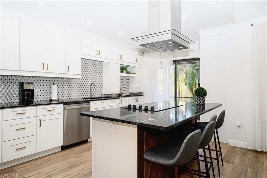 vent double oven range and sitting breakfast area