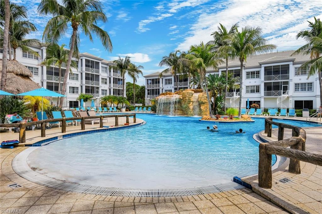 Resort Style Pool w/Beach Entry