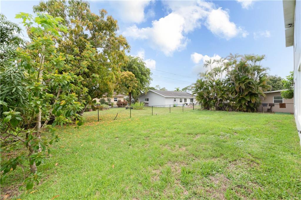 2360 Burton AVE photo 21