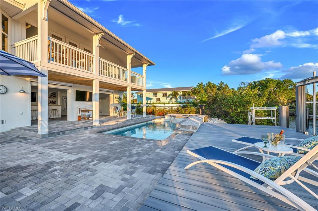 2736 Gulfview DR
