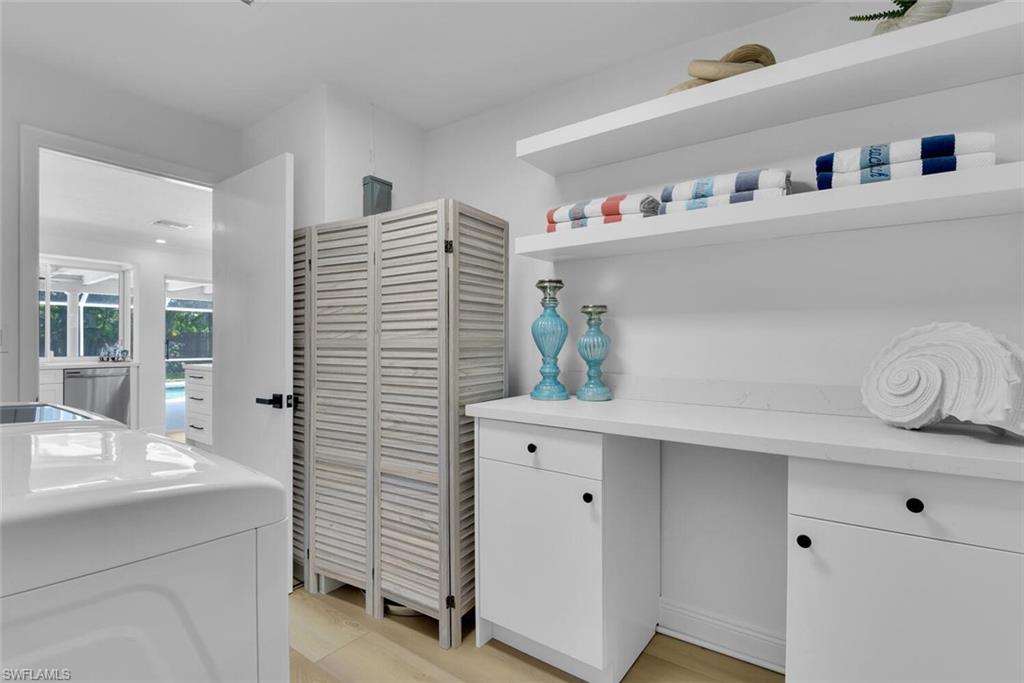 740 Park Shore DR photo 27