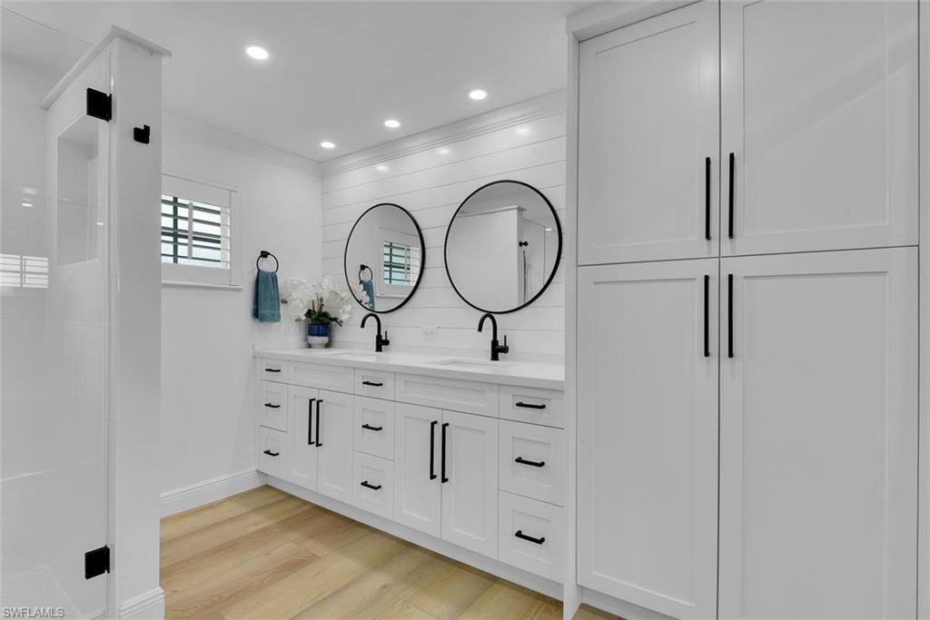 740 Park Shore DR photo 17