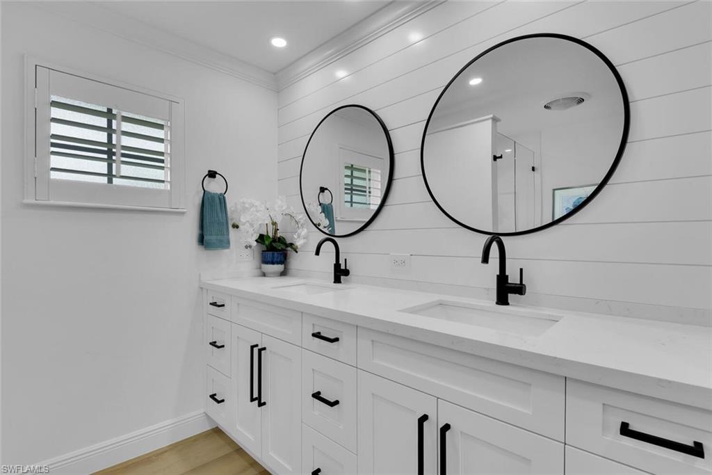 740 Park Shore DR photo 16