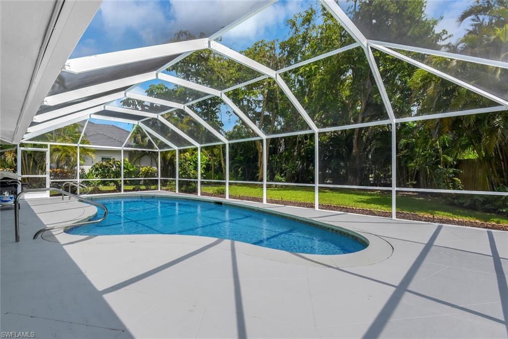 740 Park Shore DR photo 32