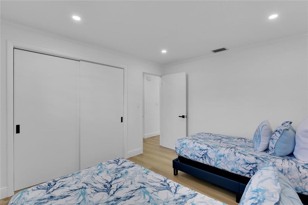 740 Park Shore DR photo 20