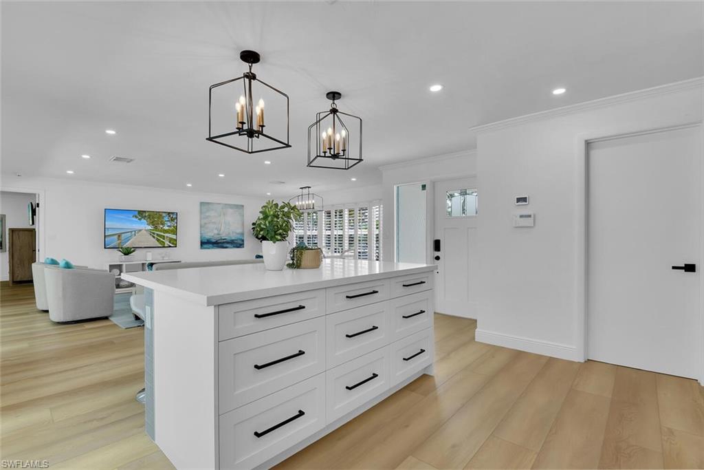 740 Park Shore DR photo 10
