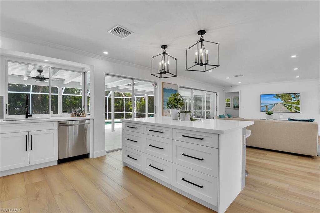 740 Park Shore DR photo 8