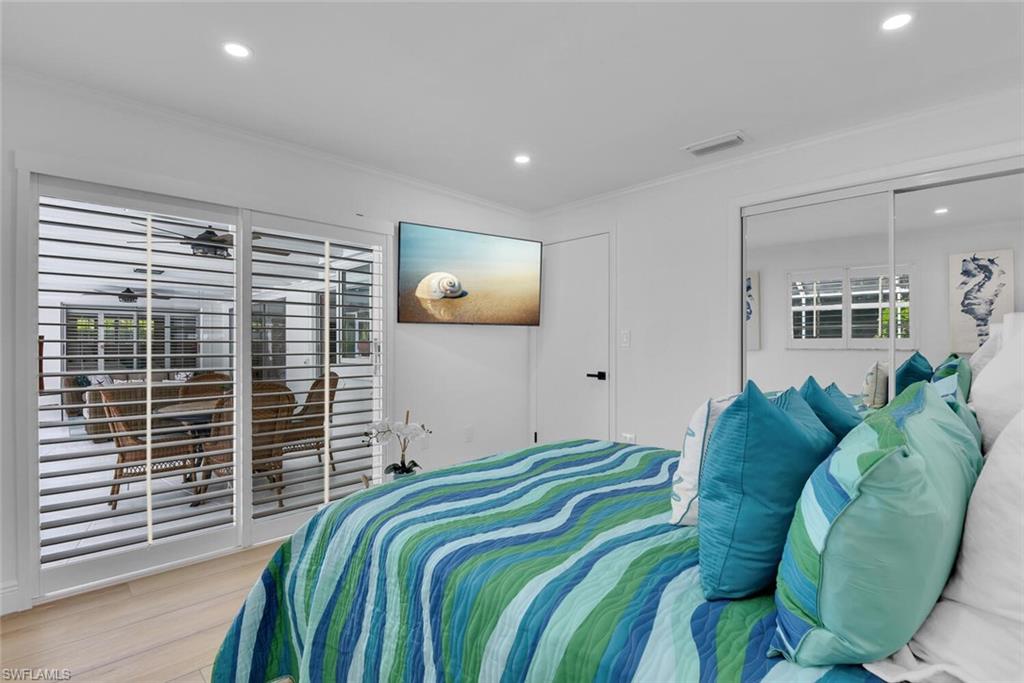 740 Park Shore DR photo 25