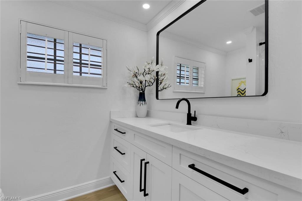 740 Park Shore DR photo 21