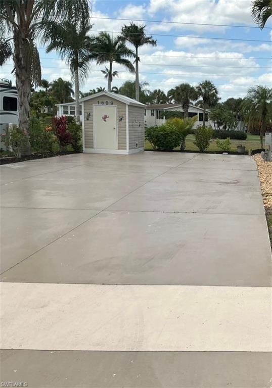 1639 Diamond Lake CIR