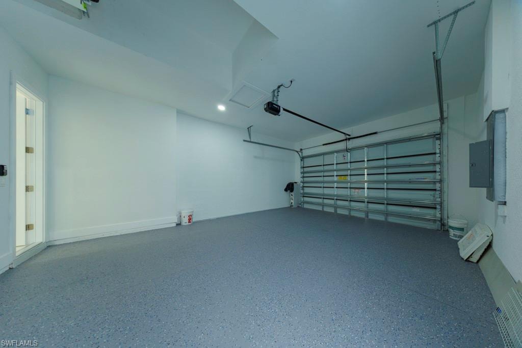 615 Broadway AVE photo 41