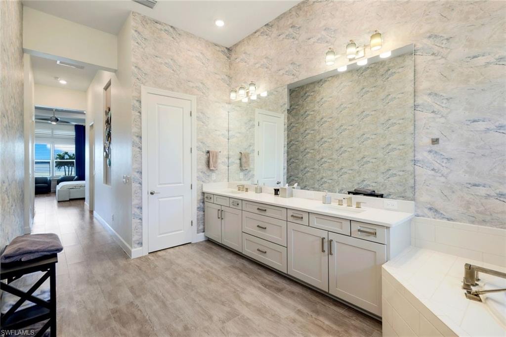 11401 Venetian Lagoon DR photo 24