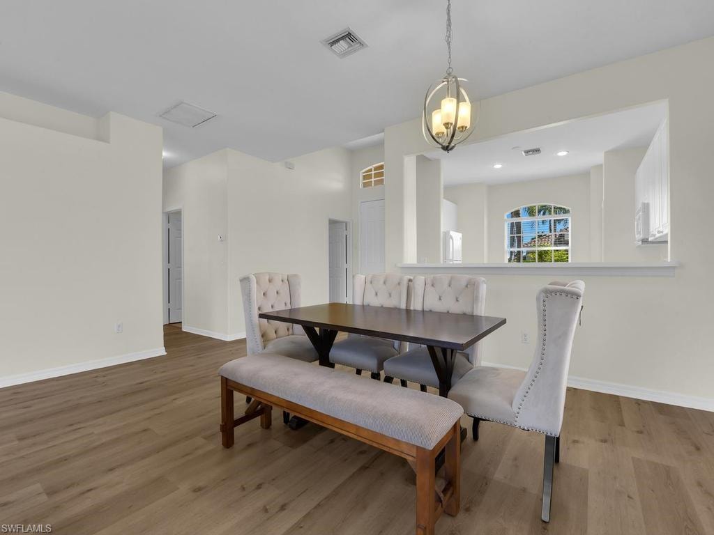 Kitchen w/ Breakfast Nook