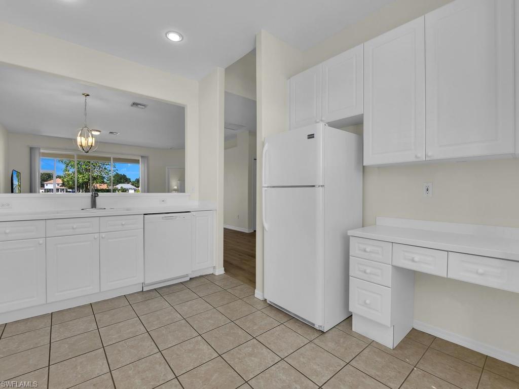 Spacious Kitchen w/ Pantry