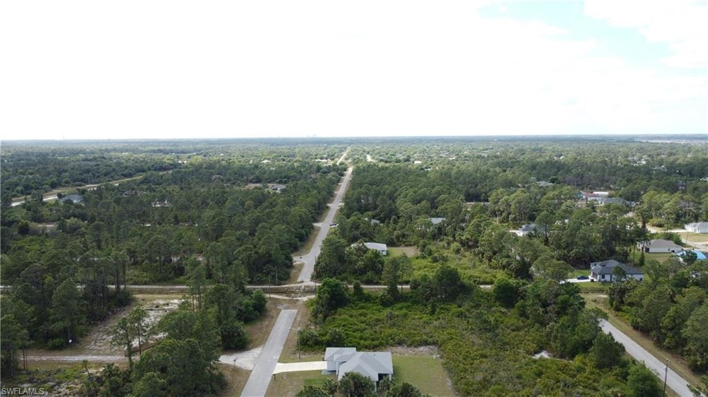 Bird's eye view featuring a wooded view