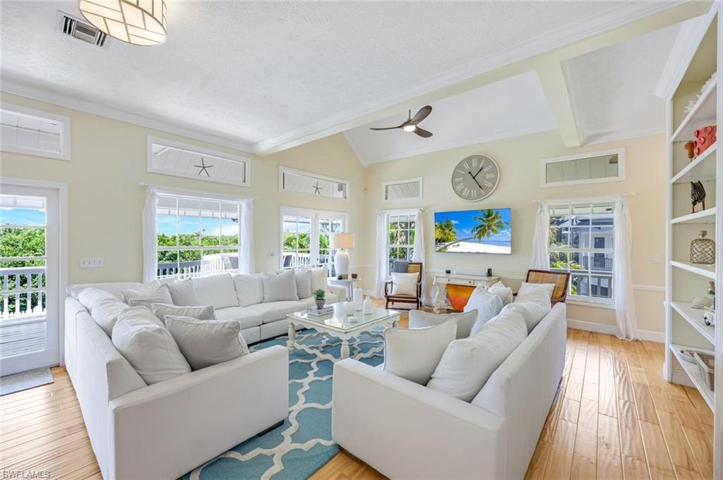 203 San Mateo DR