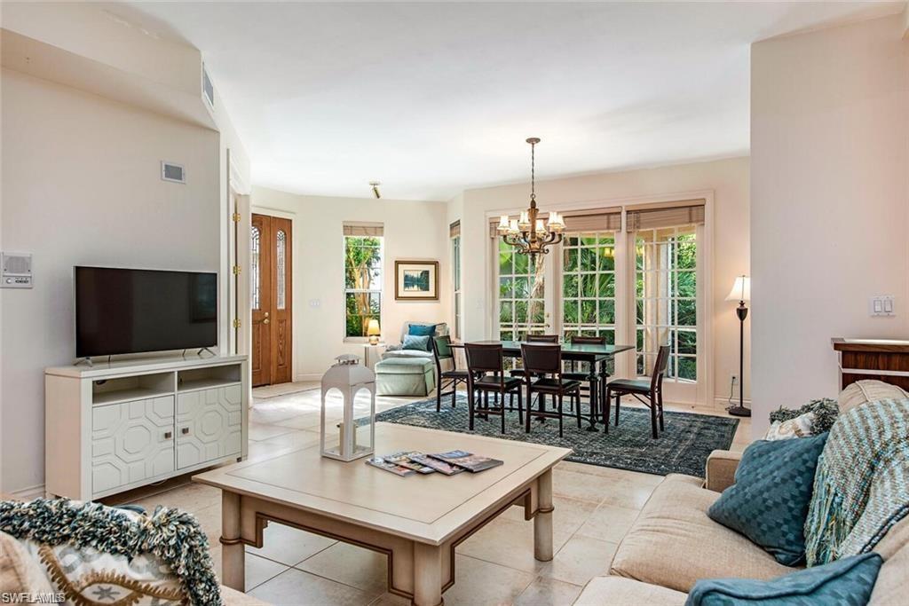Great room looking toward dining area and lanai