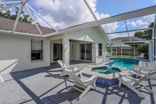 Large lanai area for entertaining