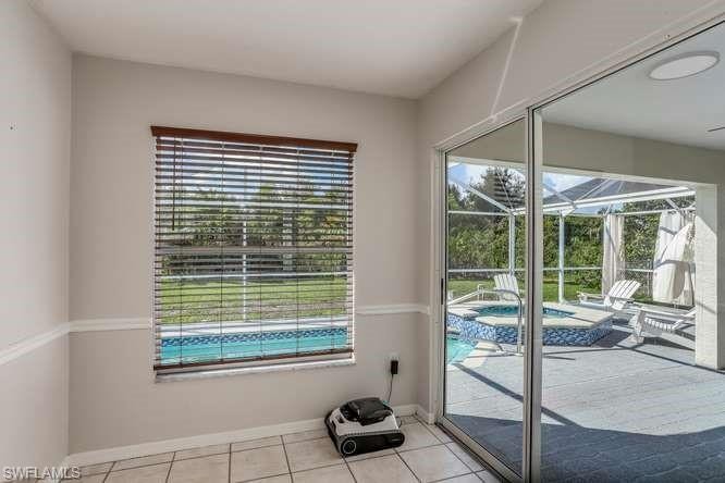 Nook/Eat-in Kitchen with sliding glass door to lanai