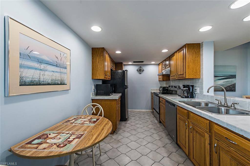 17 BLUEBILL AVE 1102