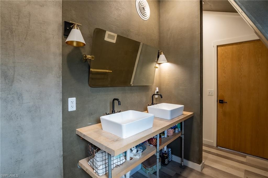 1301 Ivy WAY photo 25