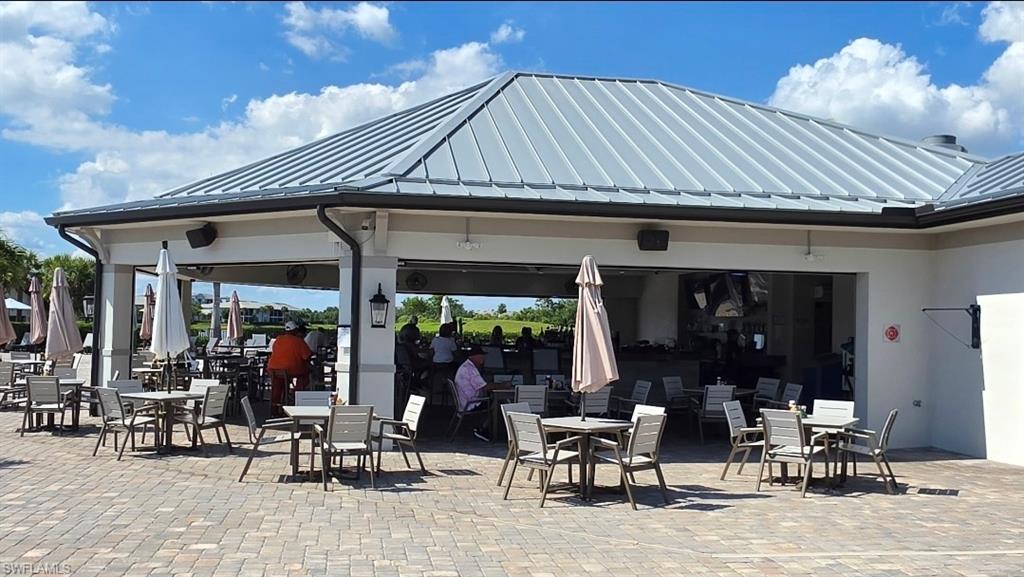 Poolside Tiki Bar and Restuarant