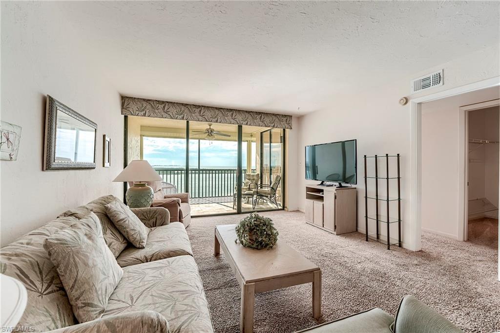 8400 Estero BLVD 903 photo 24