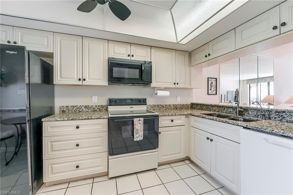 8400 Estero BLVD 903 photo 14