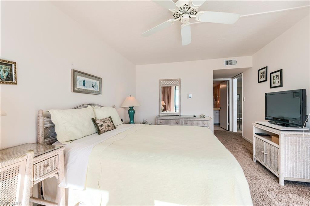 8400 Estero BLVD 903 photo 31