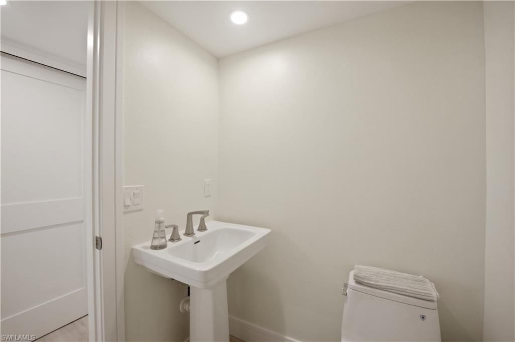 2316 Gulf Shore BLVD N 411 photo 37