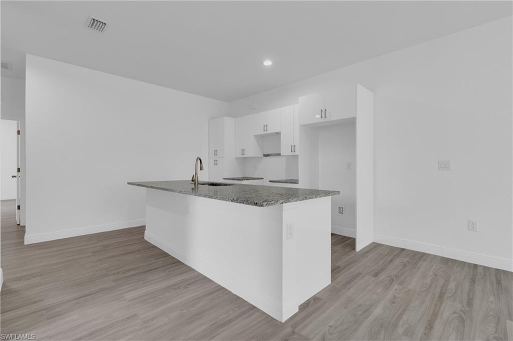 1054 Ainsworth ST E photo 18