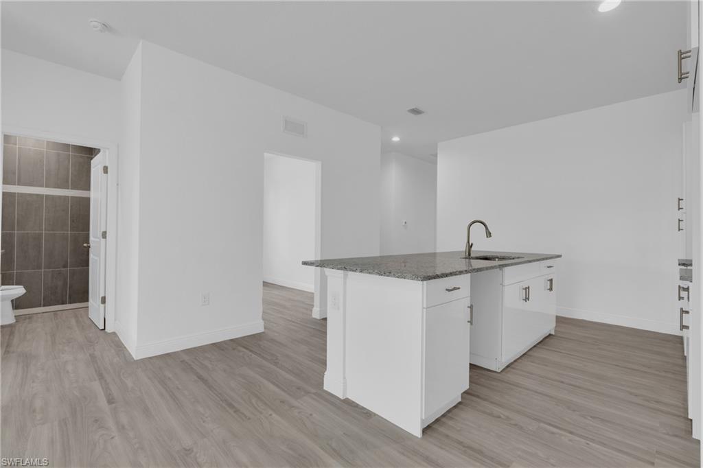 1054 Ainsworth ST E photo 15