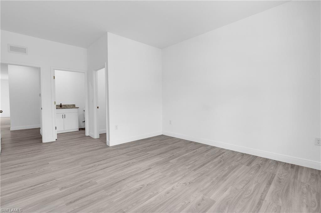 1054 Ainsworth ST E photo 11