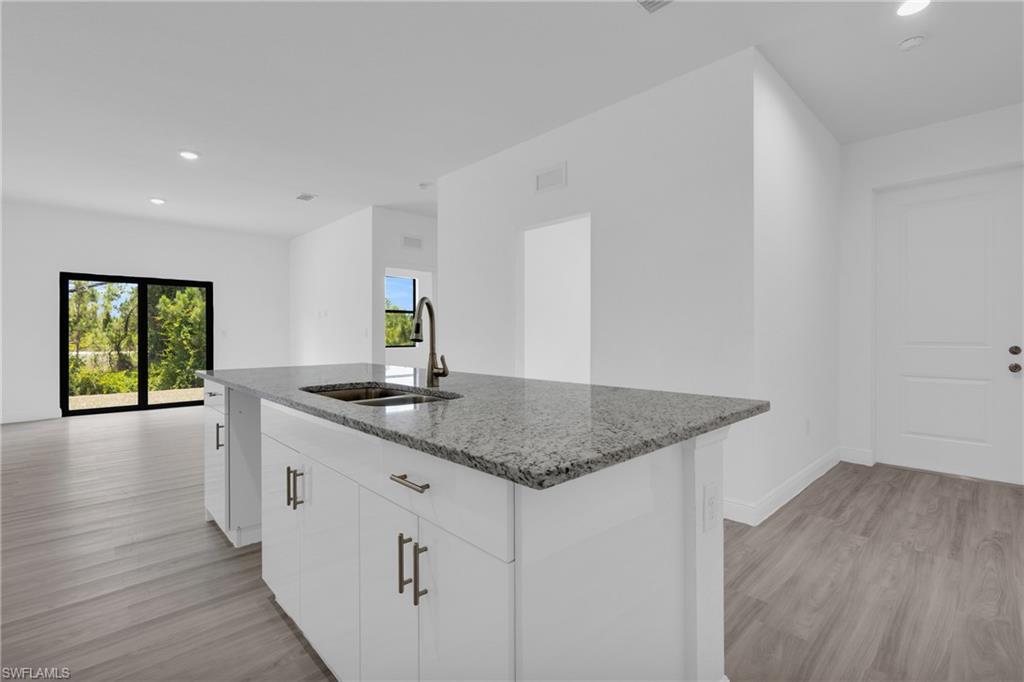 1054 Ainsworth ST E photo 21