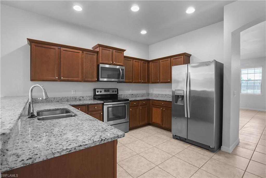 2303 SW 21st TER