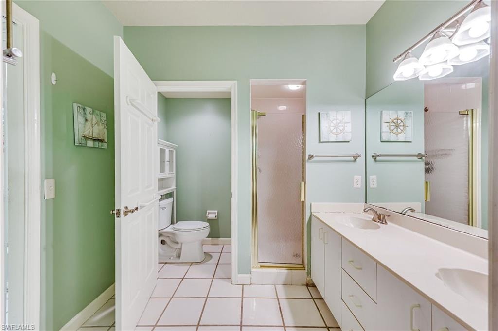 MASTER BATH WITH VANITY AND DUAL SINKS