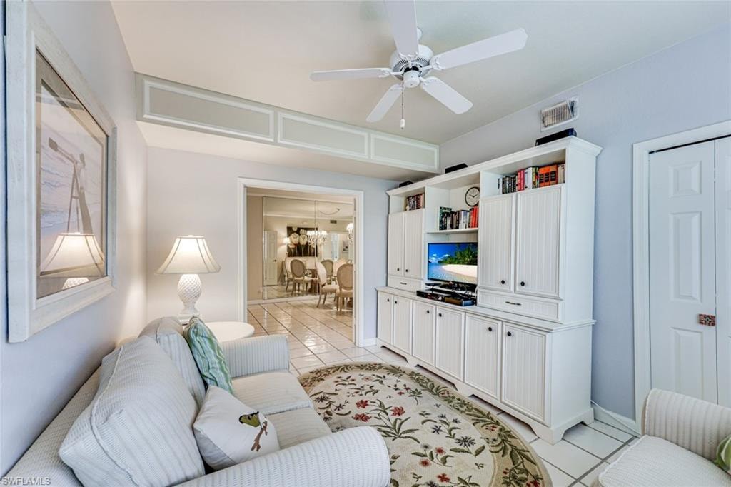 TV/MIDDLE BEDROOM WITH ENTERTAINMENT CENTER