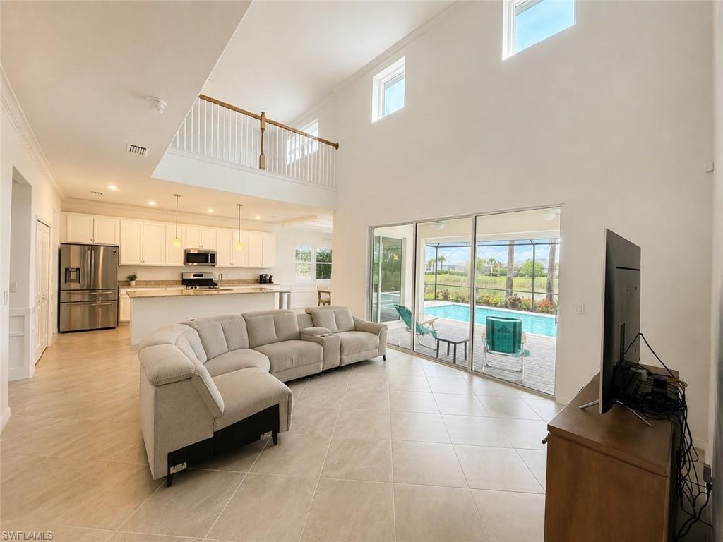 Huge Living room with two floor high ceiling and second floor balcony