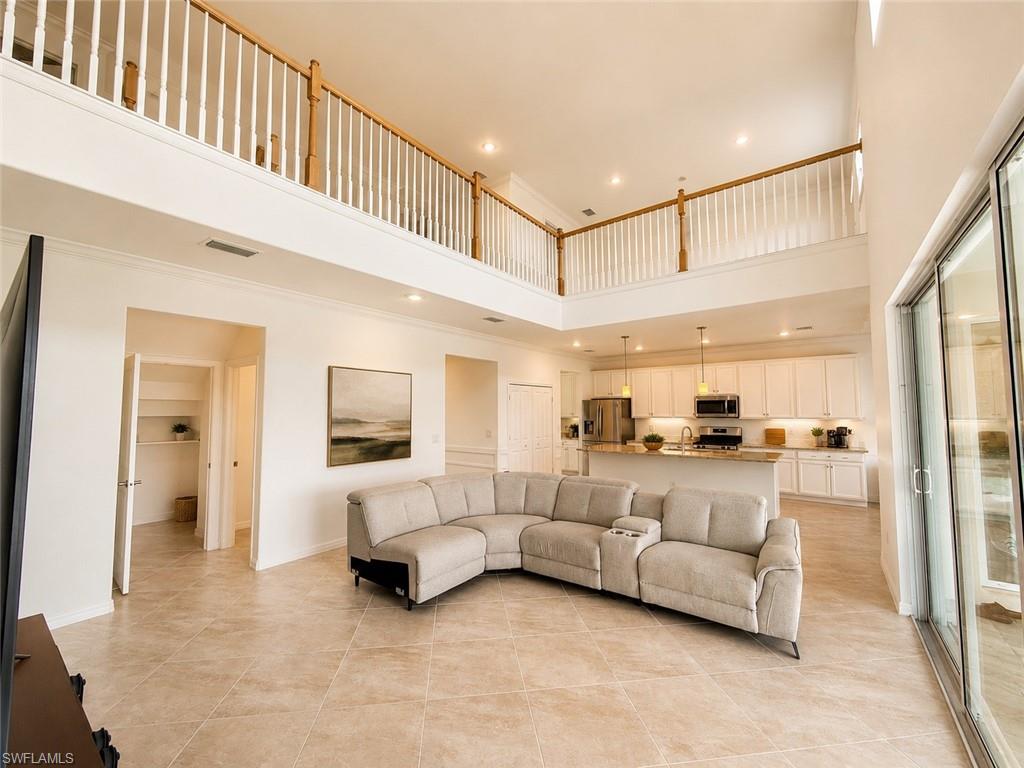 Huge Living room with two floor high ceiling and second floor balcony