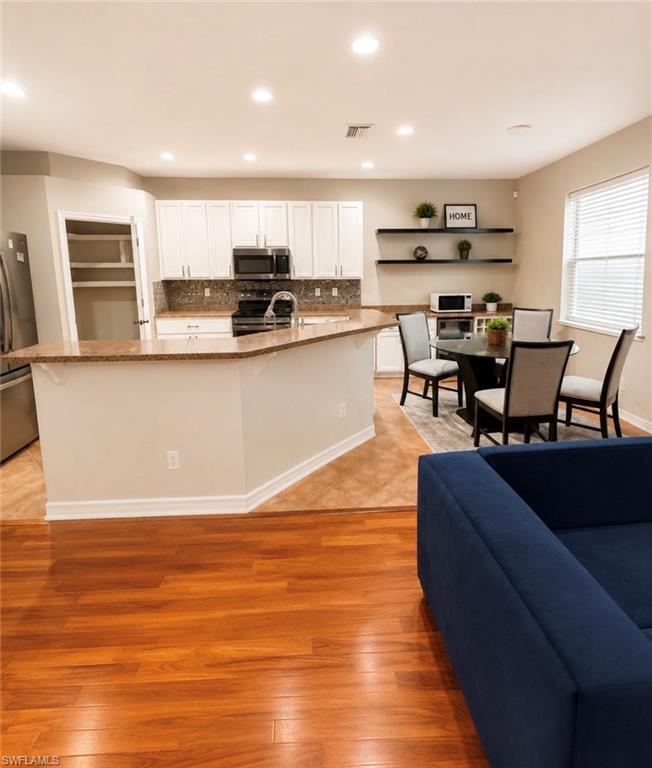 321 Shadow Lakes DR