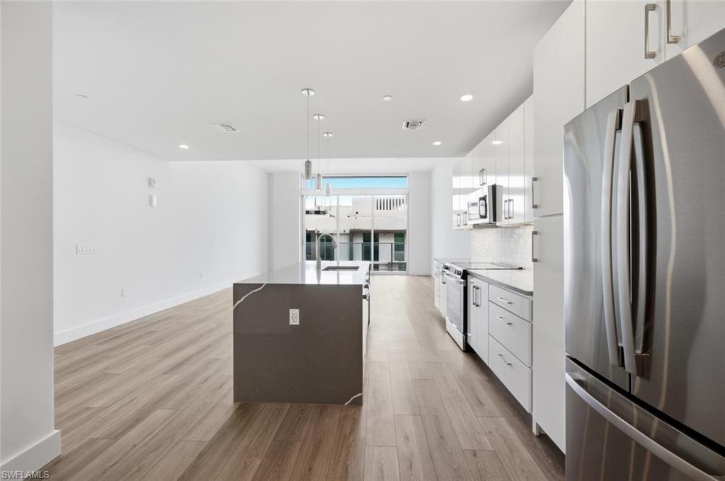 1950 Mayfair ST PH7