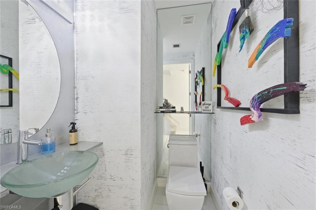Powder Room 1st floor