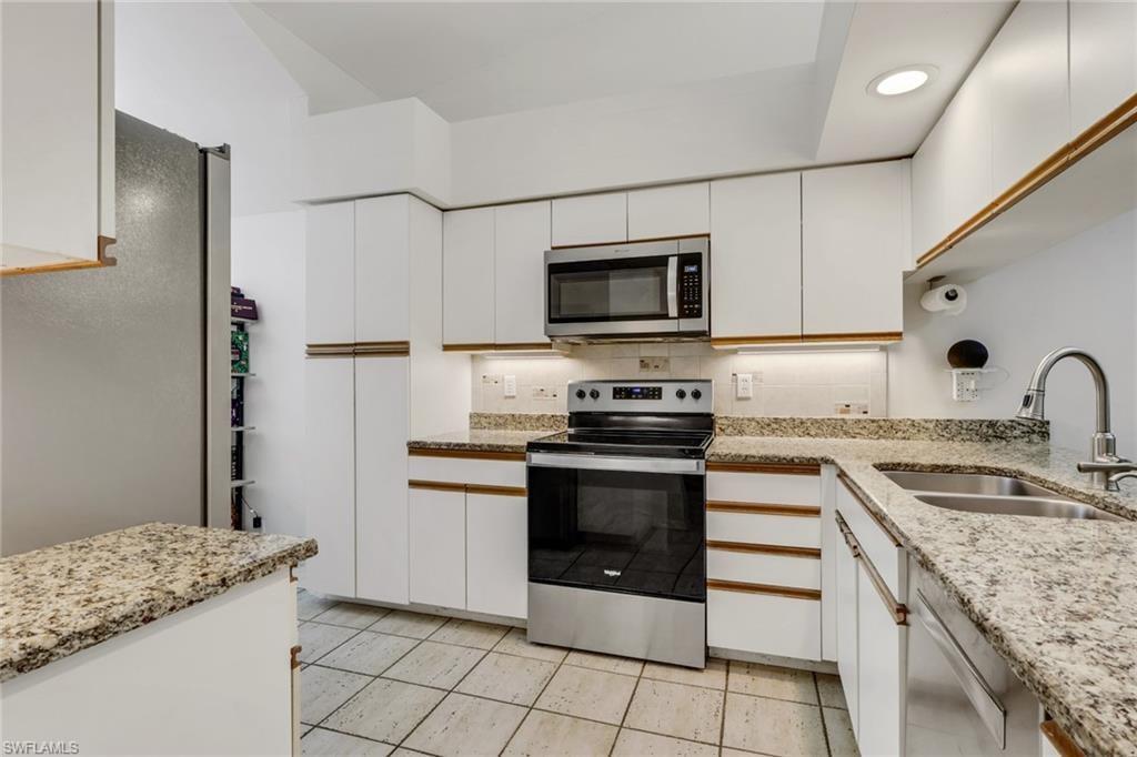 13206 Greywood CIR