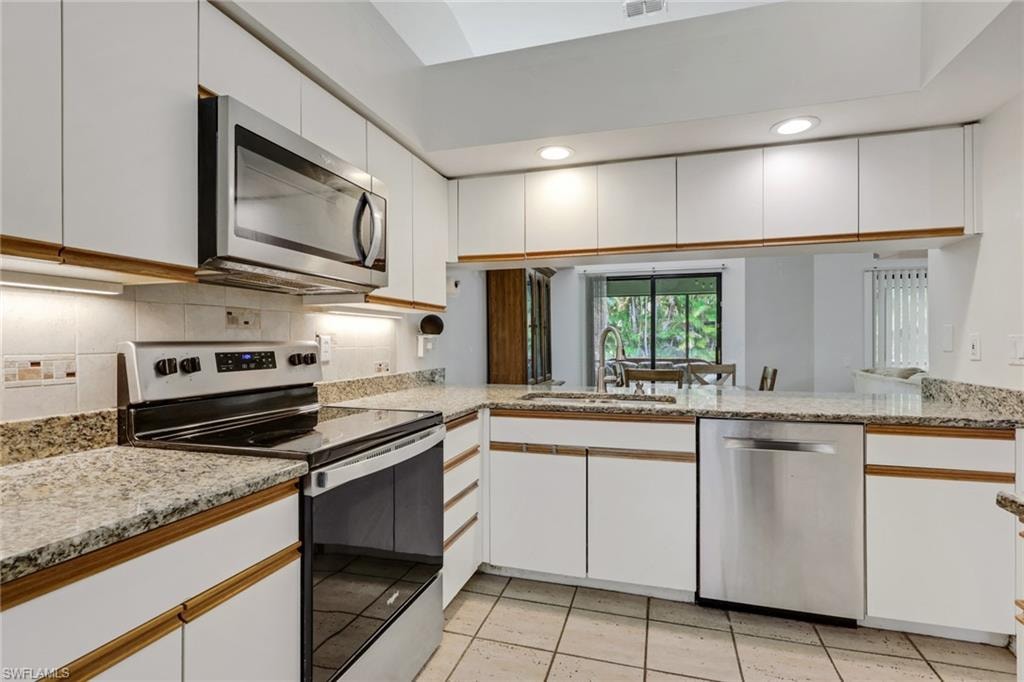 13206 Greywood CIR