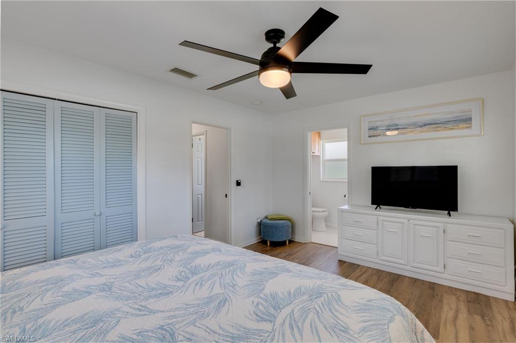 Primary suite with updated ensuite bath