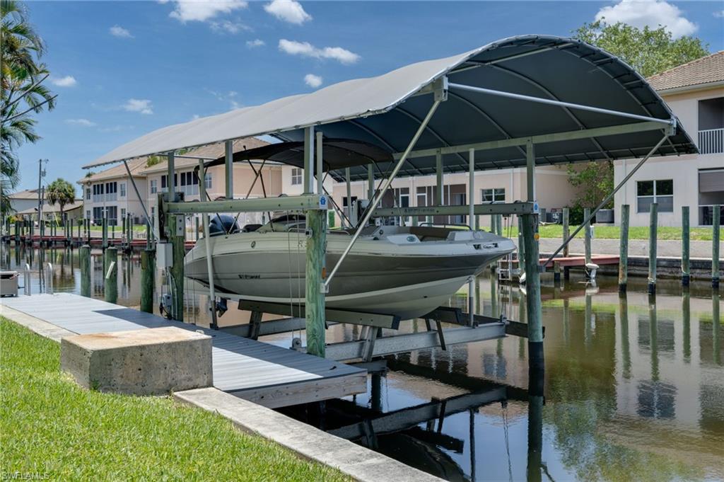 10,000-lb covered boat lift